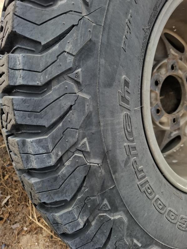 BFGoodrich Aggressive Grip All-Terrain t/a KO2 LT285/70R17/C 116