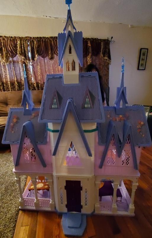 disney frozen 2 ultimate arendelle castle playset with lights and moving balcony