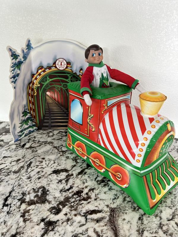 Elf on the Shelf, la tradizione degli Elfi di Natale che fanno