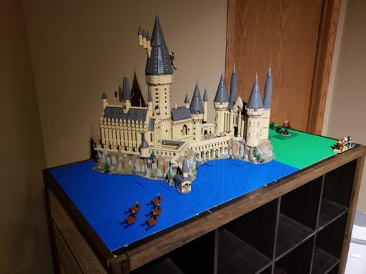 LEGO Harry Potter Hogwarts Castle 71043 Building Set - Model Kit with  Minifigures, Featuring Wand, Boats, and Spider Figure, Gryffindor and  Hufflepuff