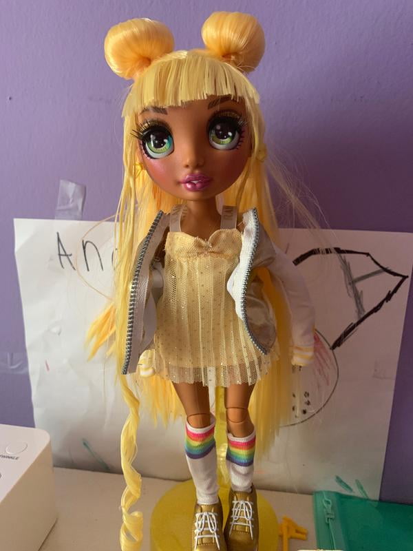 Sunny Madison Rainbow High fashion dolls