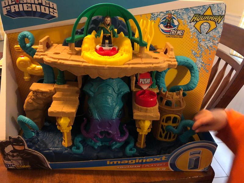 Imaginext DC Super Friends Aquaman Playset with Lights Figure and