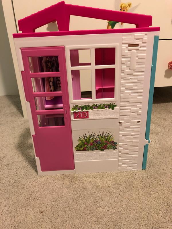 Barbie Estate Fully Furnished Close & Go House with Themed Accessories 