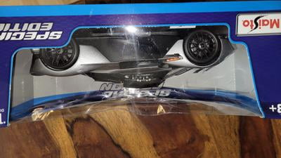 Maisto 1:18 Special Edition Diecast Play Vehicle Car and Trucks