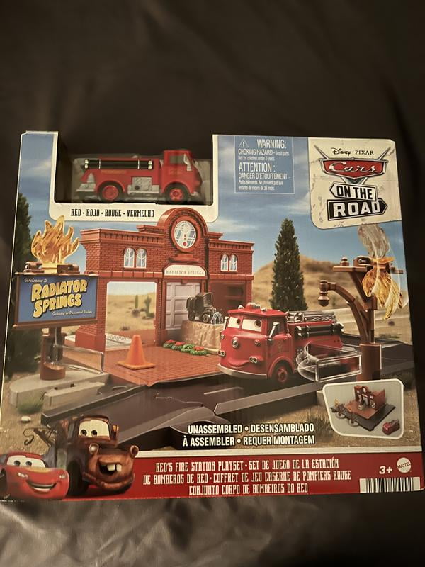 カーズ・オン・ザ・ロード - レッド・ファイアステーション Disney Pixar Cars Movie Toy: Red's Fire Station Playset with