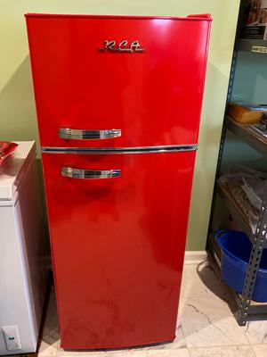 RCA 7.5 Cu. Ft. Top Freezer Refrigerator in Red - RETRO, RFR786