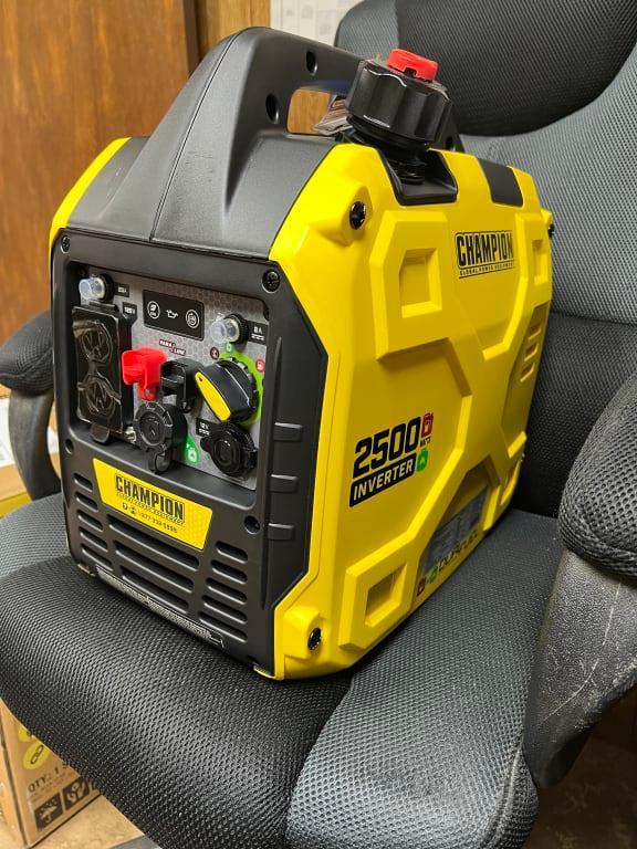 ※G-CHO※ Champion 2,500-W Super Quiet Portable Dual Fuel Inverter
