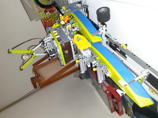 lego technic 42105 catamaran