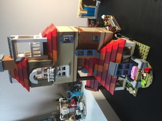 LEGO Harry Potter Magical Battle Attack on the Burrow 75980