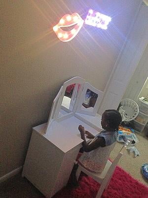 kidkraft deluxe vanity and chair
