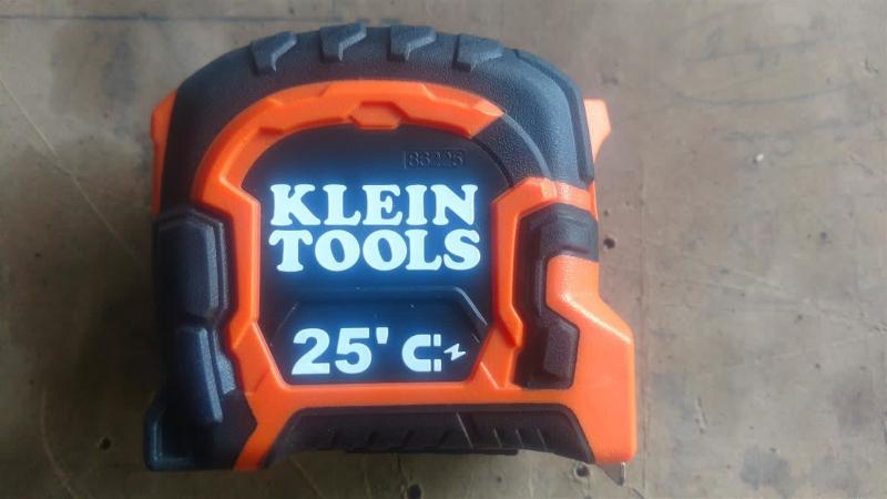 Klein Tools 9225 Tape Measure, Heavy-Duty Measuring Tape with 25-Foot  Double-Hook Double-Sided Nylon Reinforced Blade, with Metal Belt Clip