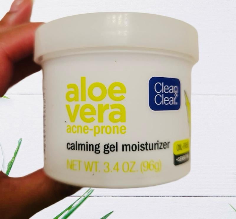 Clean & Clear Aloe Vera Gel Moisturizer for Sensitive & Acne-Prone