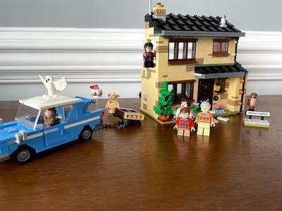 LEGO Harry Potter 4 Privet Drive 75968 House and Ford Anglia Flying Car  Toy, Wizarding World Gifts for Kids, Girls & Boys with Harry Potter, Ron  Weasley, Dursley Family, and Dobby Minifigures : Toys & Games 