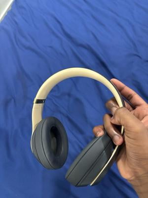 Beats Studio3 Wireless Headphones – The Beats Skyline Collection