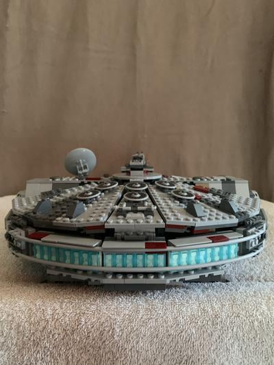 LEGO Star Wars Millennium Falcon 75257 Building Set - Starship Model with  Finn, Chewbacca, Lando Calrissian, Boolio, C-3PO, R2-D2, and DO  Minifigures