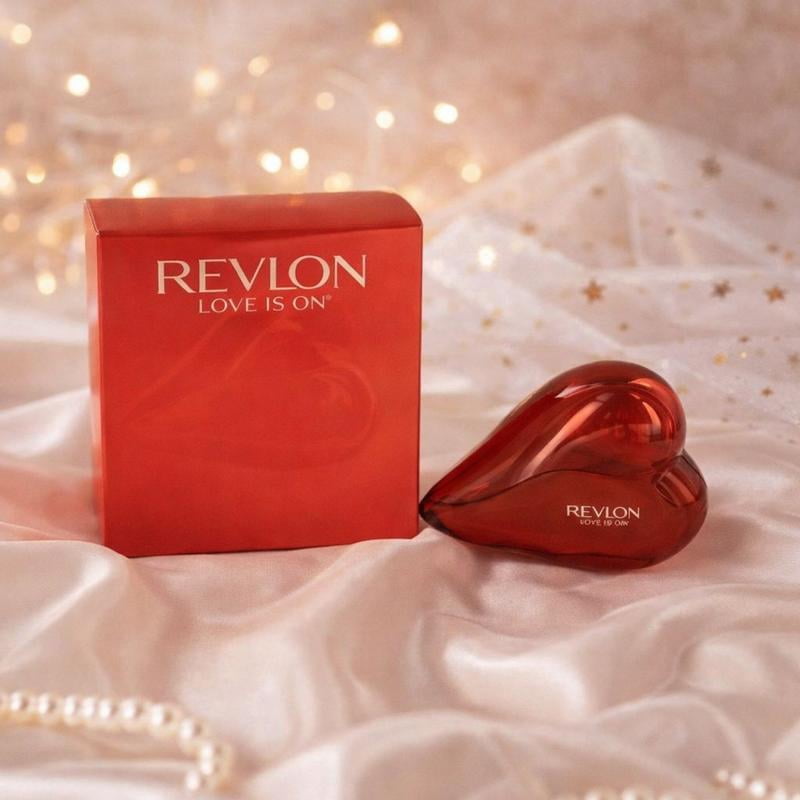 【2つセット】REVLON LOVE IS ON 香水 レッド Revlon LOVE IS ON Gift Set