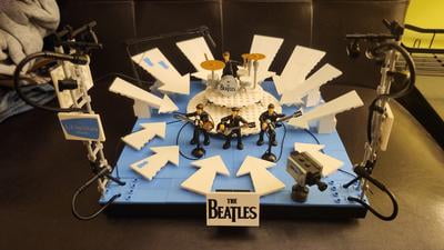 MEGA The Beatles Building Toy Kit with Lights, 681 Pieces