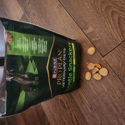 Purina Pro Plan Veterinary Diets Gentle Snackers Hydrolyzed Plus Low Fat Dog  Treat, 8 oz. - Walmart.com