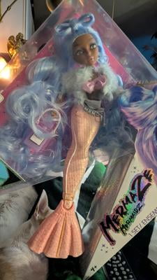 Mermaze Mermaidz™ Shellnelle™ Color Change Fashion Doll with