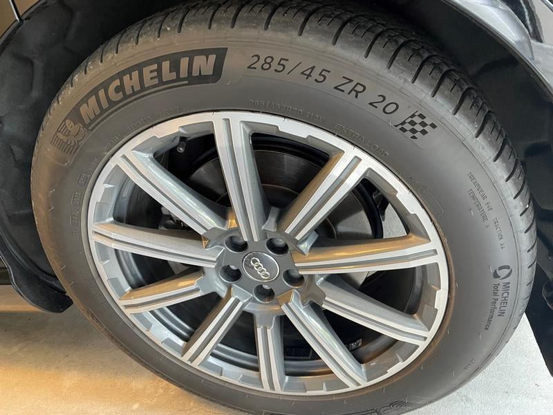 Michelin Pilot Sport 4 SUV All-Season 235/45R20/XL 100V Tire