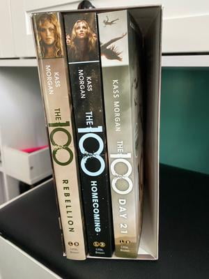 洋画・外国映画 The 100 Complete Boxed Set Amazon.com: The 100 Complete Boxed Set: 9780316551366