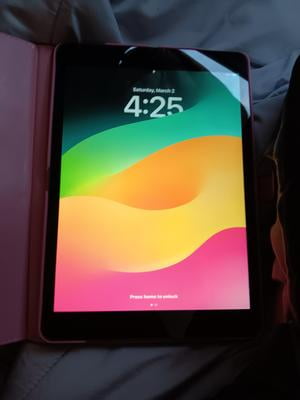 Refurbished 2019 Apple iPad Wi Fi 32 GB Space Gray (7th Generation