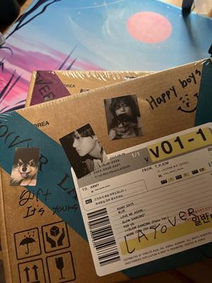 V (BTS) - V 'Layover' 3 (Walmart Exclusive) - Music & Performance