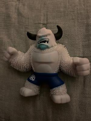 Goo Jit Zu ヒーロー イエティ「フロストバイト」アクションフィギュア Amazon.com: Heroes of Goo Jit Zu - Yeti Action Figure
