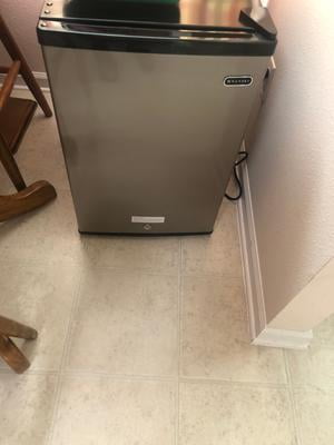 Whynter 2.1 cu. ft. Upright Freezer with Lock in Rose Gold CUF-210SSG - The  Home Depot