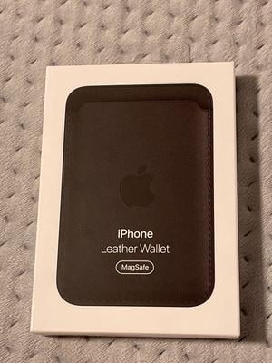 iPhone Leather Wallet with MagSafe - Black - Walmart.com