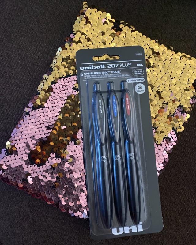 Penna Gel Retrattile Uni-ball 207 Plus+ (Confezione Da 2), Punto Medio 0.7 Mm, Inchiostro Blu - Scrittura Fluida, Inchiostro Antifrode E Resistente All'Acqua - 6