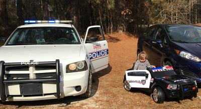 kid trax dodge charger pursuit 12v police car kt1111wm ride on
