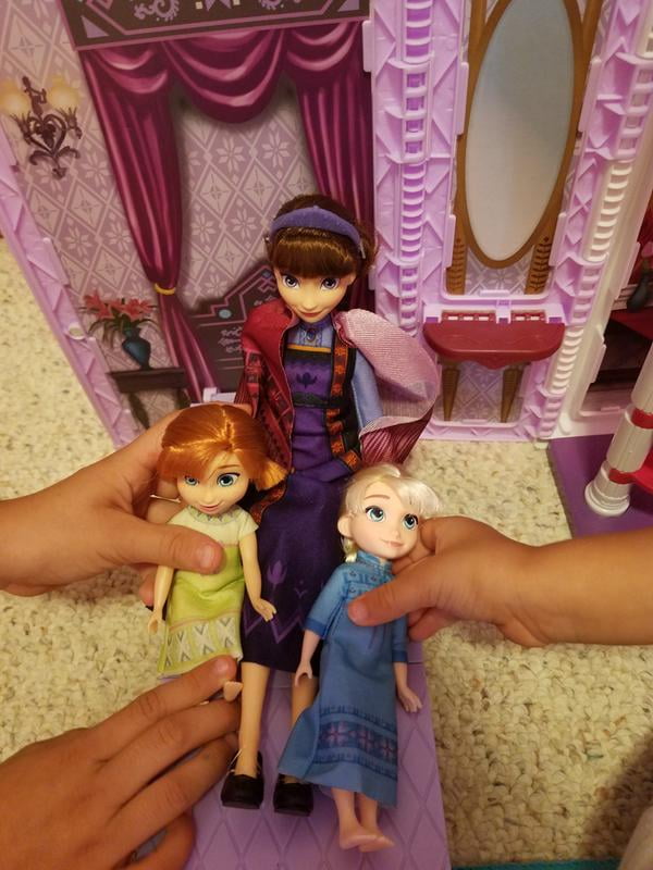 Disney's Frozen 2 Singing Queen Iduna Lullaby Set with Elsa and Disney's Frozen 2 Singing Queen Iduna Lullaby Set with Elsa and