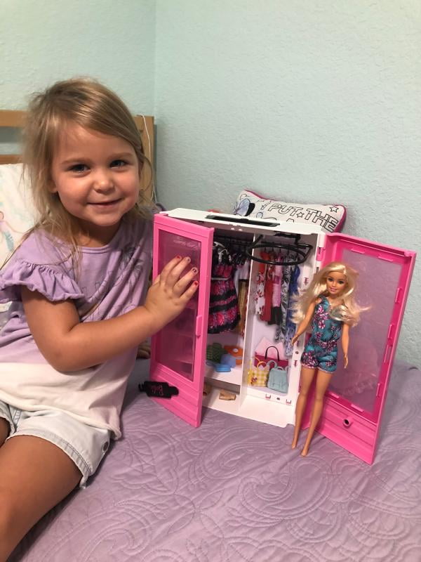 Mattel Barbie® Fashionistas Ultimate Closet Doll and Accessories, 1 ct -  Fry's Food Stores