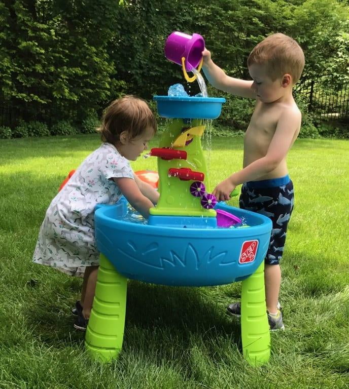 step2 rain showers splash pond water table kids playset with 13 piece accessory set