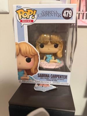 Funko Pop! Rocks Sabrina Carpenter – Figura De Vinilo De 9,5 Cm Con Camisón Azul Short N' Sweet, Coleccionable Oficial Para Fans De La Música