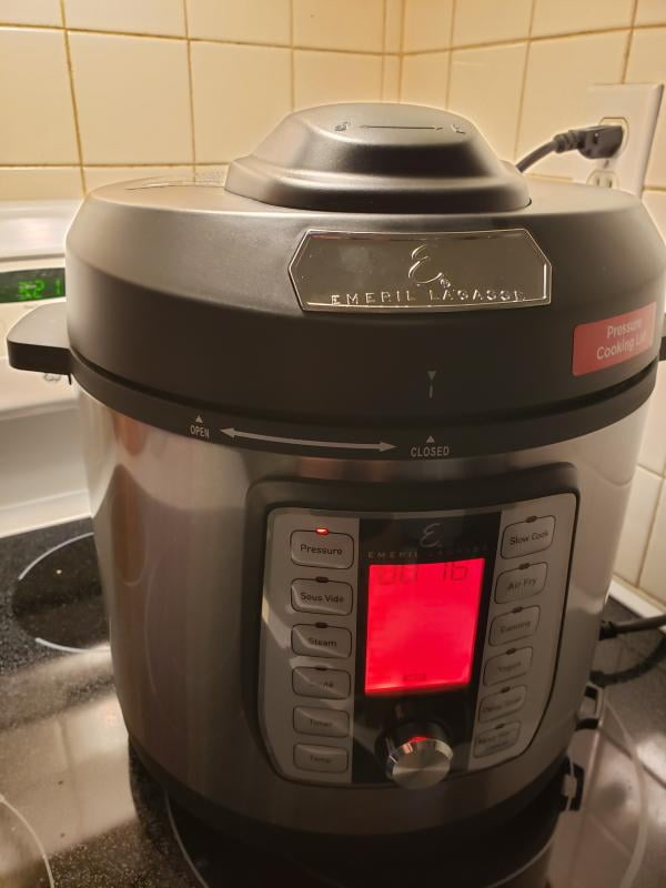 New-in-Box Emeril Lagasse 12-in-1 6-Qt. Pressure AirFryer, The Emeril  Lagasse Pressure AirFryer with dual-lid design delivers the speed of a  pressure cooker with the crunch and crisp of an air fryer, 70%