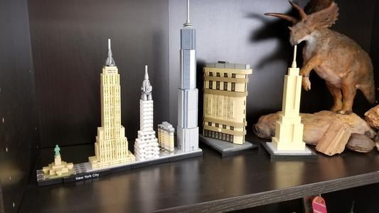 LEGO Architecture New York City 21028, Build It Yourself New York Skyline  Model Kit for Adults and Kids (598 Pieces) 