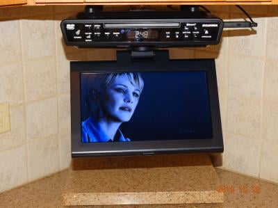 Sylvania Skcr2706bt 10 2 Under Counter Bt Kitchen Tv With Built