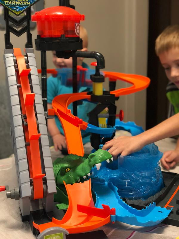 hot wheels gator car wash video