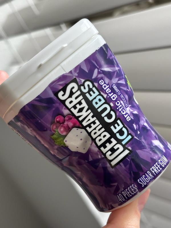 グレープ Ice Breakers Ice Cubes Arctic Grape Flavored Chewing Gum, 8.11 oz