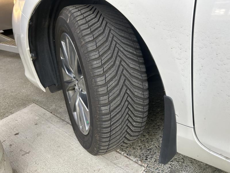 Michelin Agilis CrossClimate 2 LT275/70R18 125/122R E - Walmart.com
