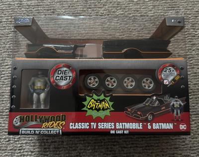 Jada Toys Batmobile Model Die-Cast 1:24 with Batman & Robin