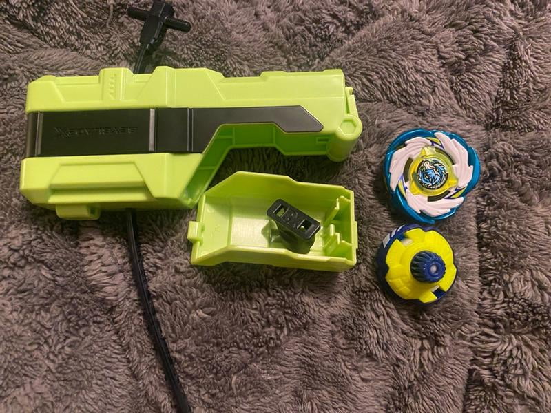 Beyblade X Clip & Rip Right-Spin Launcher Set with Right-Spinning