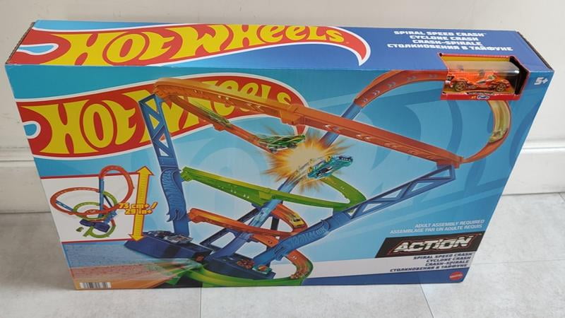 ミニカー Hot Wheels Spiral Speed Crash Amazon.com: Hot Wheels Toy Car Track Set Spiral Speed Crash