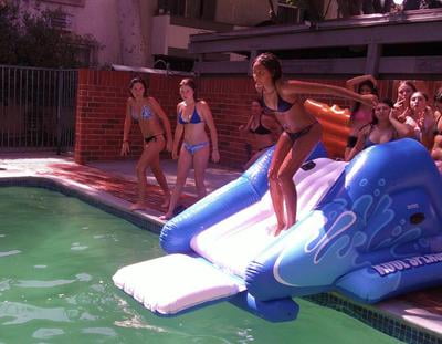 定価以下 新品未使用　VTMNTS VTMNTS POOL SLIDES VTMNTS Men's Textured Logo Pool Slides, Brand Size 41 ( US