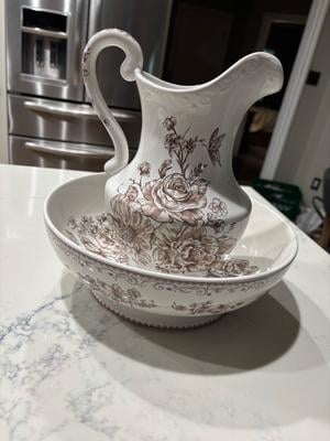 The Pioneer Woman Agatha Stoneware Pitcher 2-Quart Blue Vintage