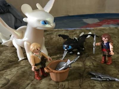PLAYMOBIL How to Train Your Dragon III Light Fury with Baby Dragon 
