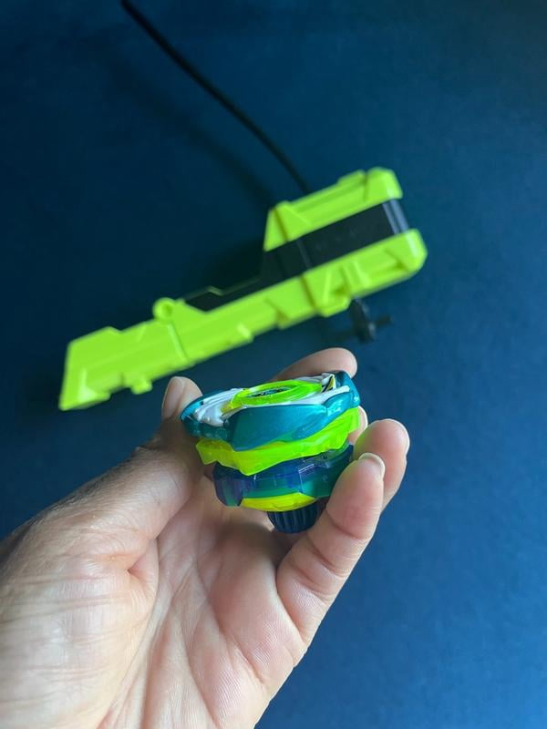 Beyblade X Clip & Rip Right-Spin Launcher Set with Right-Spinning