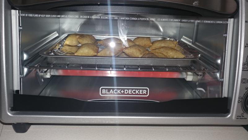 Black & Decker Toaster Oven, Bake & Broiler (Model TO1491S)